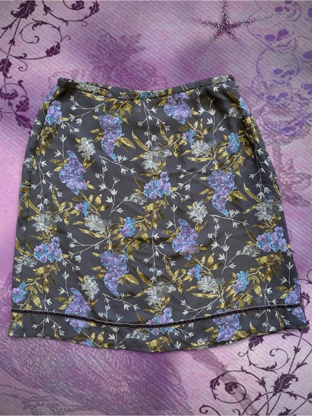 90s whimsygoth knee length skirt floral detailing and velvet trim size US 14